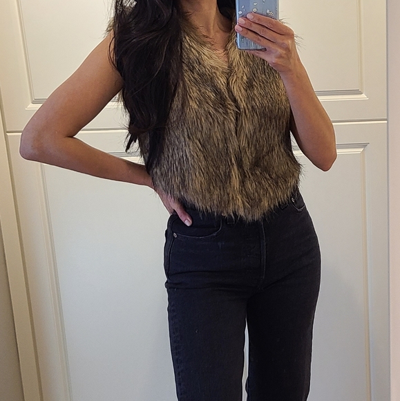 Faux-fur Vest - Picture 3 of 5